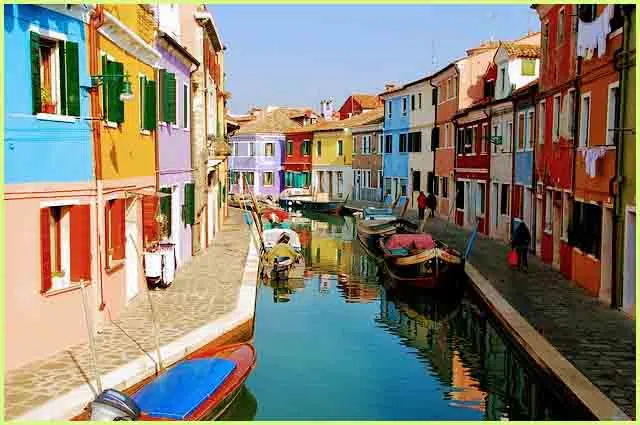 Guida turistica di Burano: cosa vedere e fare, come arrivare, dove mangiare...