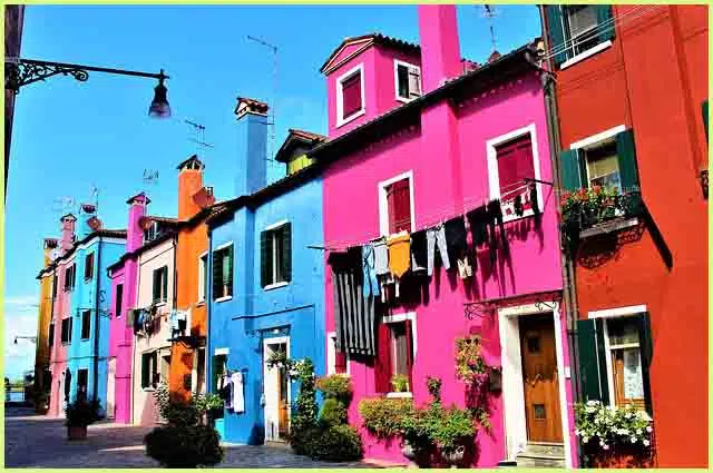 Guida turistica di Burano: cosa vedere e fare, come arrivare, dove mangiare...