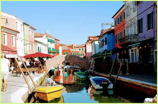 Guida turistica di Burano: cosa vedere e fare, come arrivare, dove mangiare...
