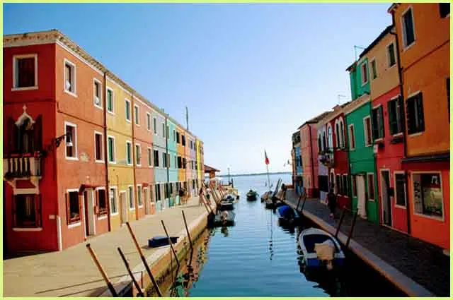 Guida turistica di Burano: cosa vedere e fare, come arrivare, dove mangiare...